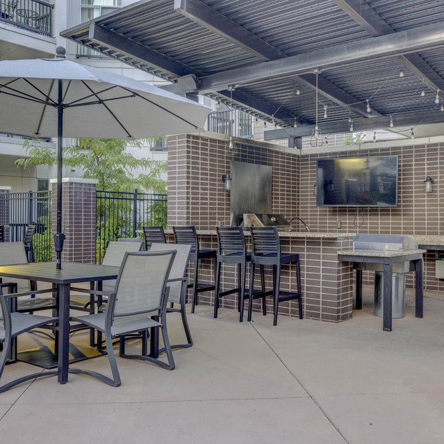 Gateway 505 - Vibrant Outdoor Lounge