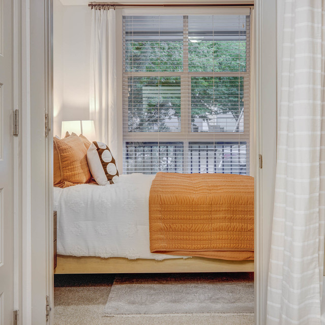 Gateway 505 - Elegant Bedroom